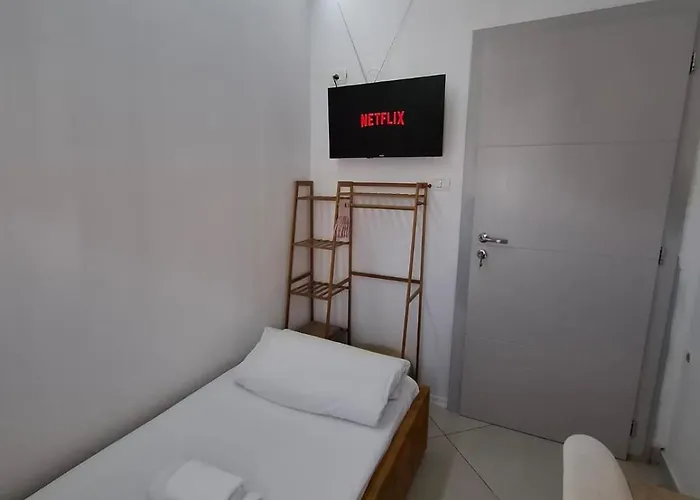 Isabel Oda ve Kahvaltı Tiran